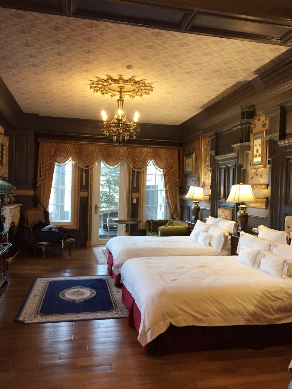 Hotels Offering Cultural Cuisine and Authentic Dining Options
